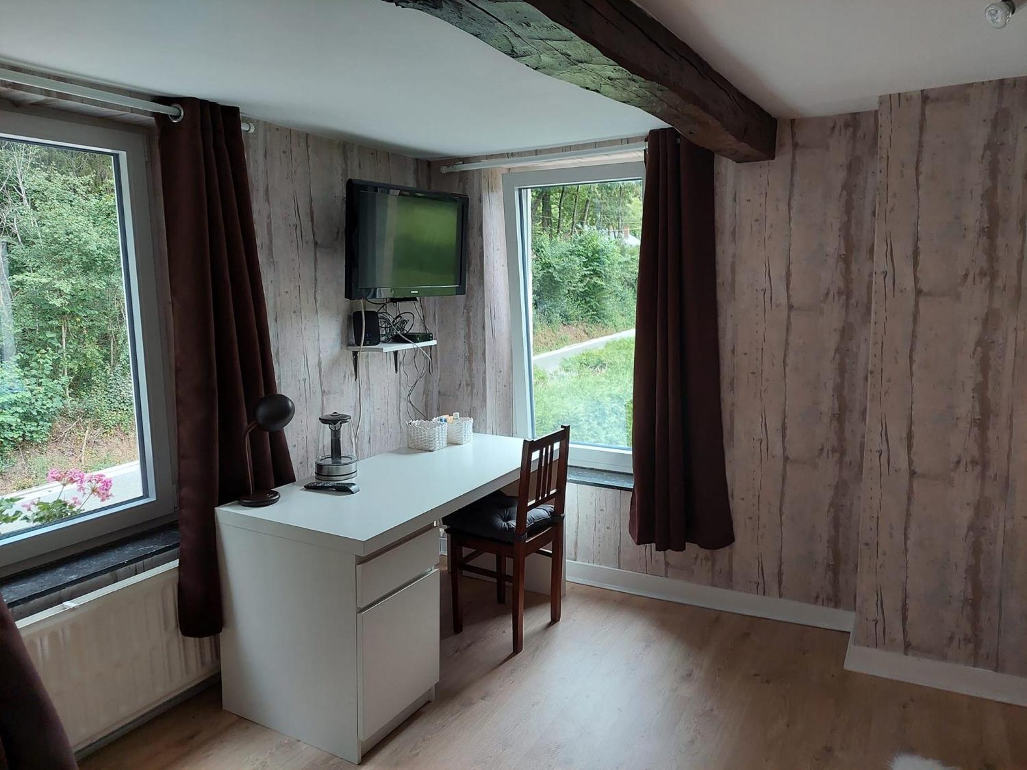 Au Doux Chardon Bed & Breakfast *