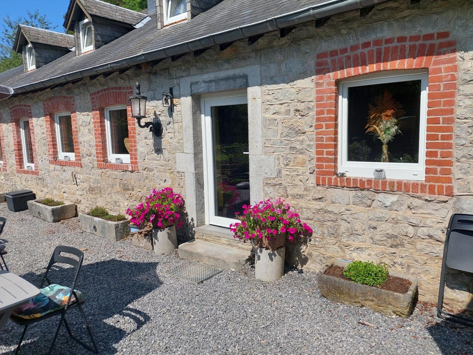 Au Doux Chardon Bed & Breakfast